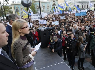 Депутати від «Батьківщини» під час мінтингу науковців та освітян під стінами ВРУ, 19.04.2016.