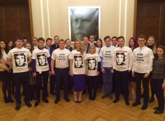 «Батьківщина Молода» організувала флеш-моб в Латвійському Сеймі на підтримку Надії Савченко