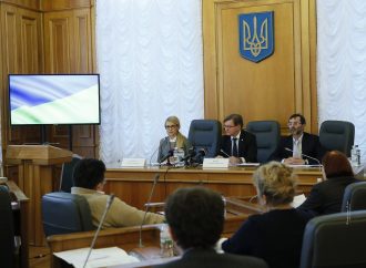 Під час парламентських слухань щодо дотримання прав споживачів фінансових послуг. 16.11.2016.