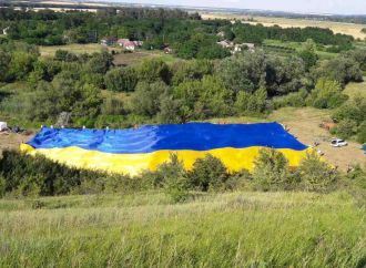 До Дня Конституції «Батьківщина Молода» на Одещині розгорнула прапор-велетень