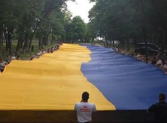 На Донеччині «Батьківщина Молода» розгорнула найбільший у світі прапор України
