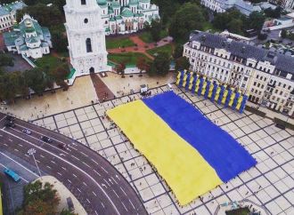 «Батьківщина» розгорнула у Києві найбільший у світі стяг України