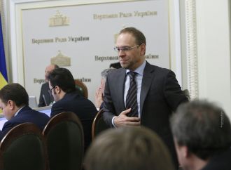 Україна поділена між двома політичними силами – БПП та «Народним фронтом», – Сергій Власенко