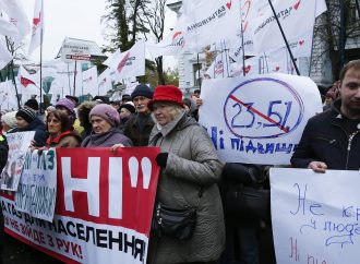 Десятки тисяч людей по всій країні приєдналися до ініційованого Юлією Тимошенко руху проти підвищення ціни на газ