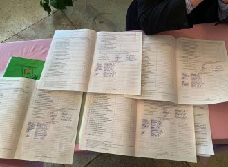 «Батьківщина» Київщини: Члени ДВК підписують незаповнені протоколи