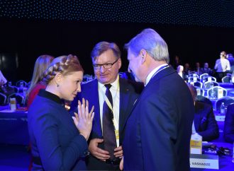 Юлія Тимошенко обговорила з Єврокомісаром Йоганнесом Ганом ситуацію в Україні