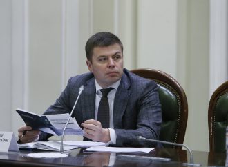 Андрій Пузійчук: Імітуючи роботу в аграрному комітеті, влада зухвало протягує варварський земельний закон