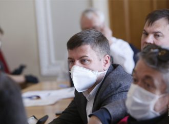 Андрій Пузійчук: Потрібно забезпечити медпрацівникам гідні зарплати та належні умови праці