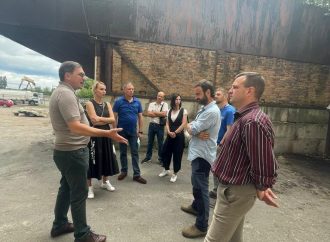 Костянтин Бондарєв провів перемовини з власником приміщення, яке можна обладнати під бомбосховище для школи в Бородянці