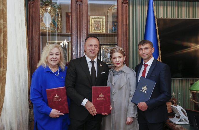 Юлія Тимошенко вручила представникам Національної музичної академії України ім.П.І.Чайковського Почесні грамоти та грамоту Верховної Ради України